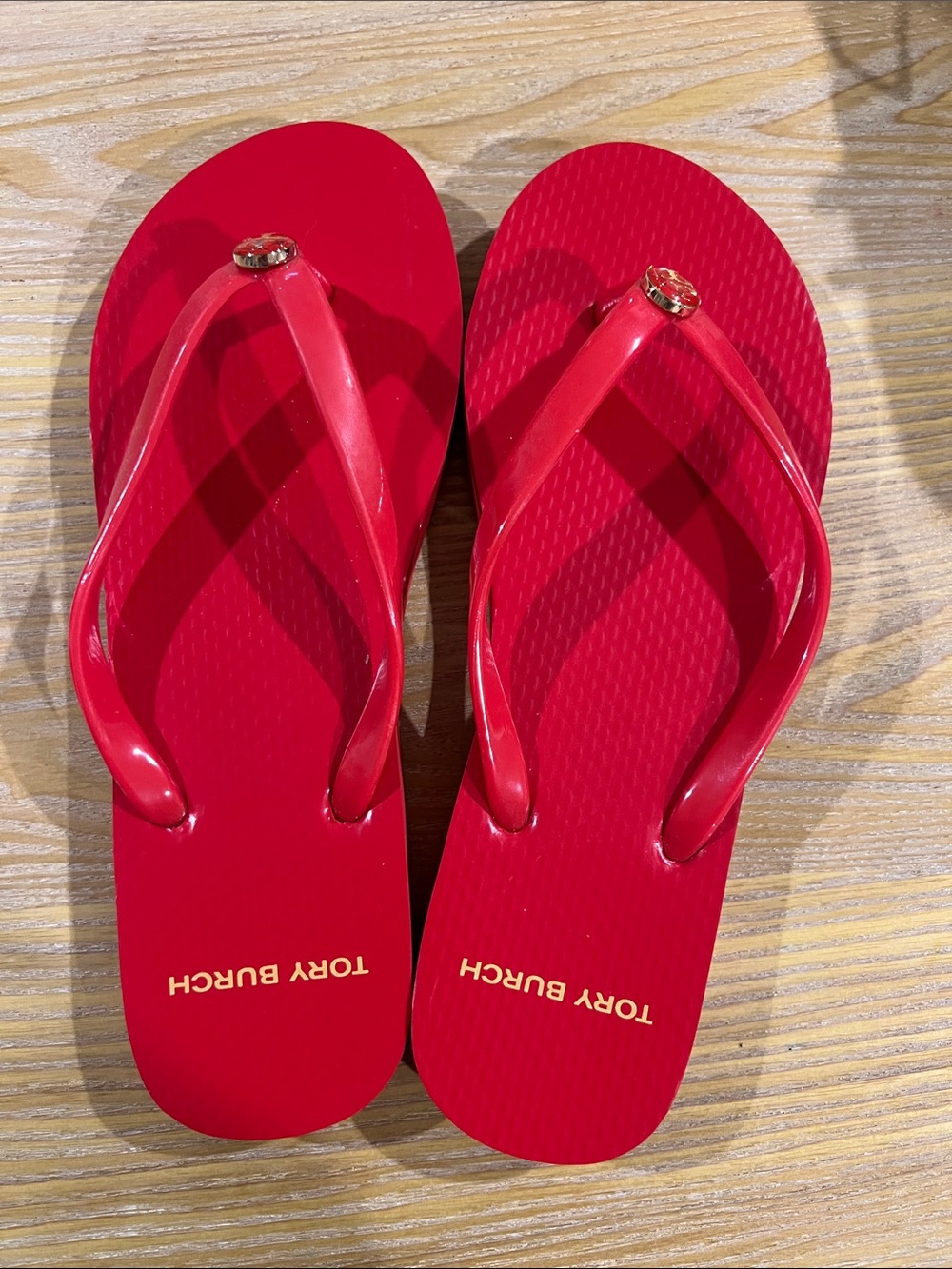 Tory Burch Red Jelly Logo Flip Flops - Picture 3 of 3